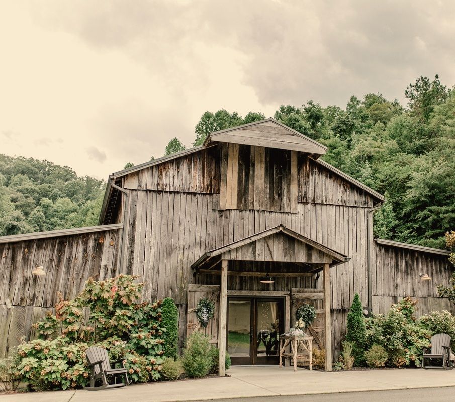 Front of the barn at The Barn at Chestnut Springs